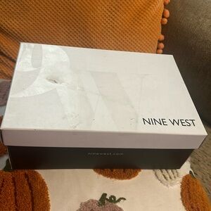 Nine West black leather pumps size 10